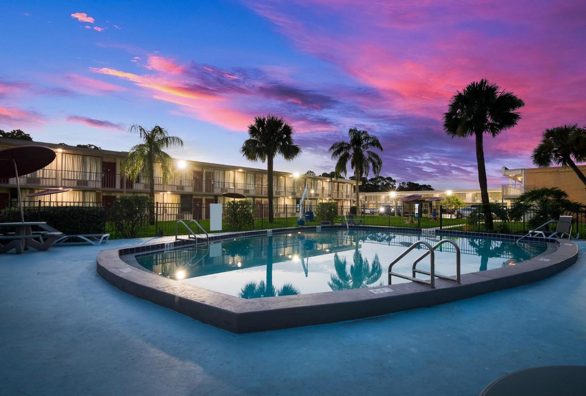 Hometowne Studios By Red Roof Vero Beach - I-95 Exterior foto