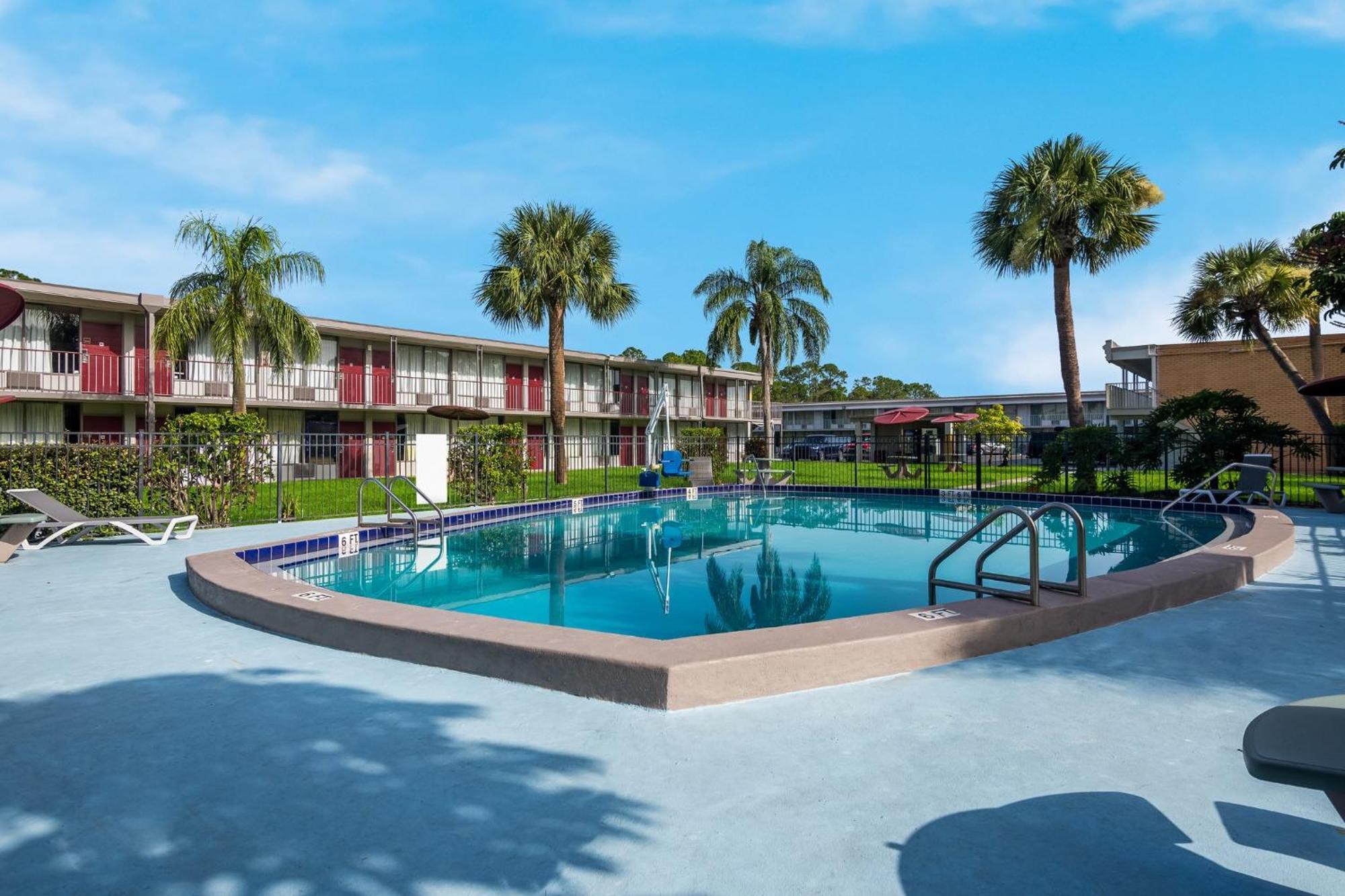 Hometowne Studios By Red Roof Vero Beach - I-95 Exterior foto