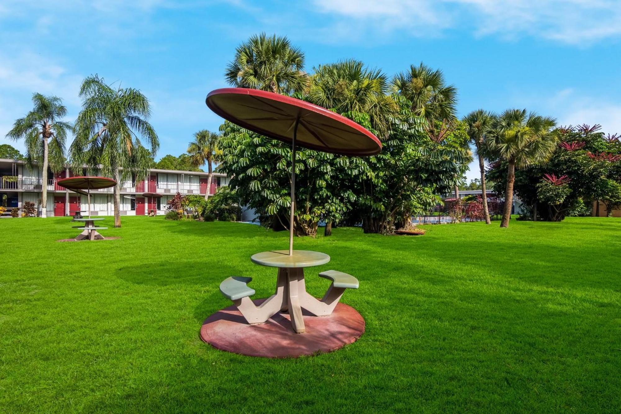 Hometowne Studios By Red Roof Vero Beach - I-95 Exterior foto