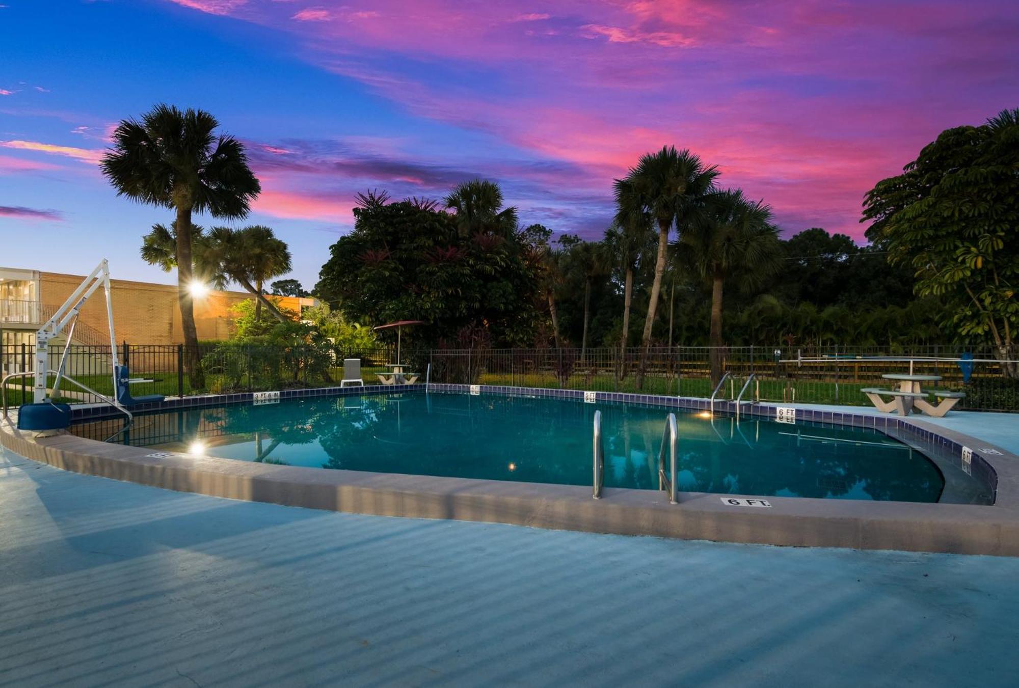 Hometowne Studios By Red Roof Vero Beach - I-95 Exterior foto
