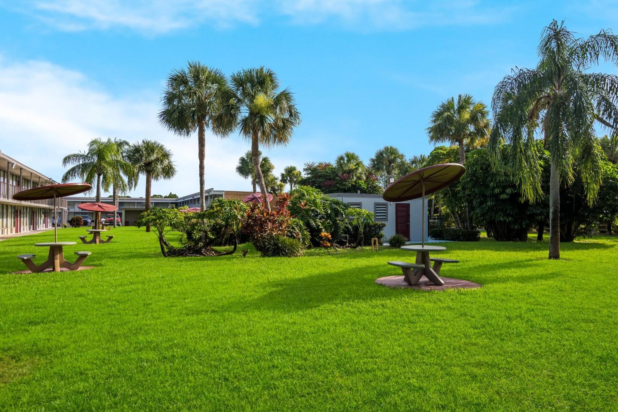 Hometowne Studios By Red Roof Vero Beach - I-95 Exterior foto
